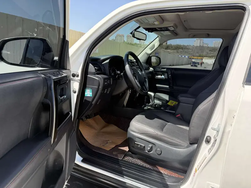 Toyota 4Runner — фото 8