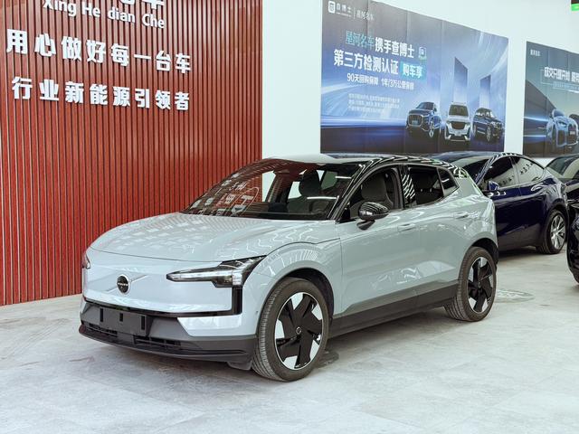 Volvo EX30 - фото 1