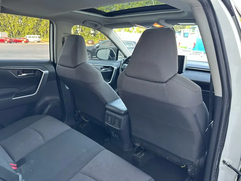 Toyota RAV4 — фото 9