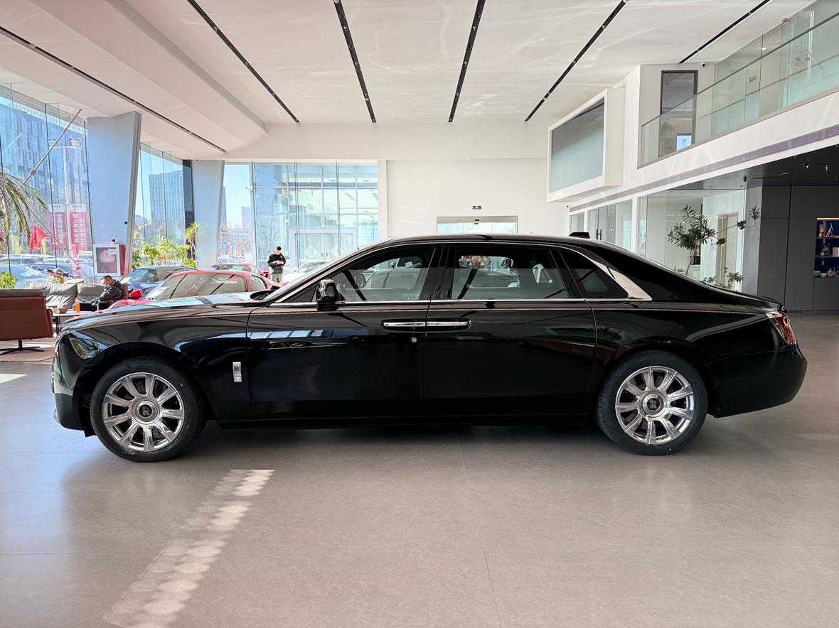 Rolls-Royce Ghost: фотография 7 из 28