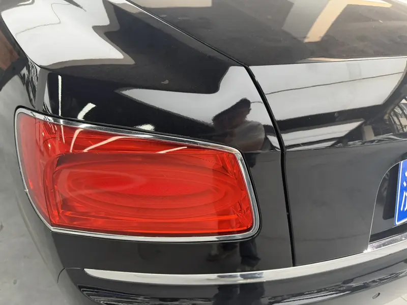 Bentley Flying Spur — фото 10