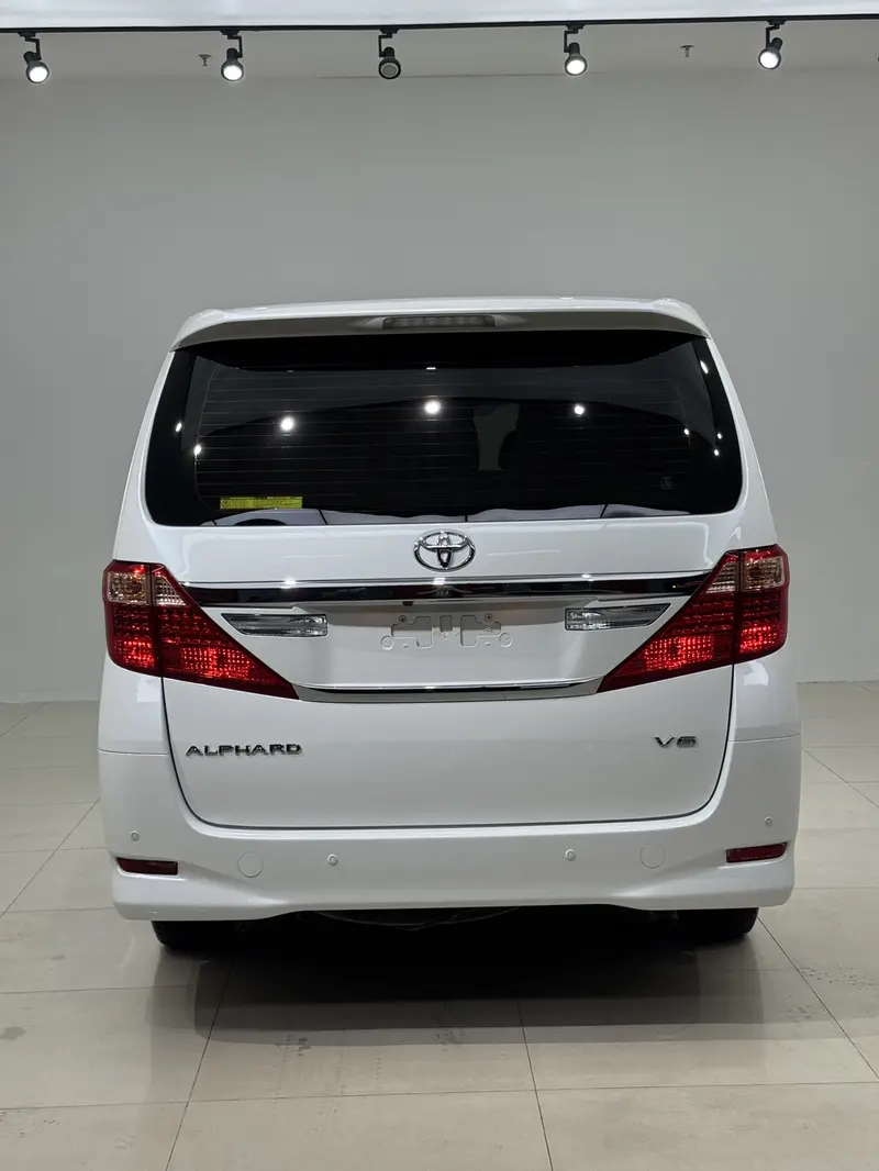 Toyota Alphard — фото 5