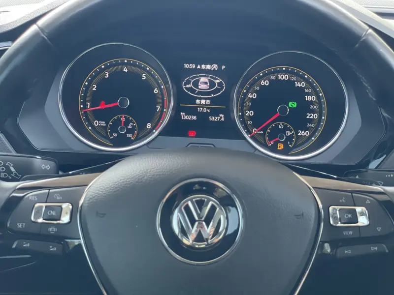 Volkswagen Tiguan L — фото 10