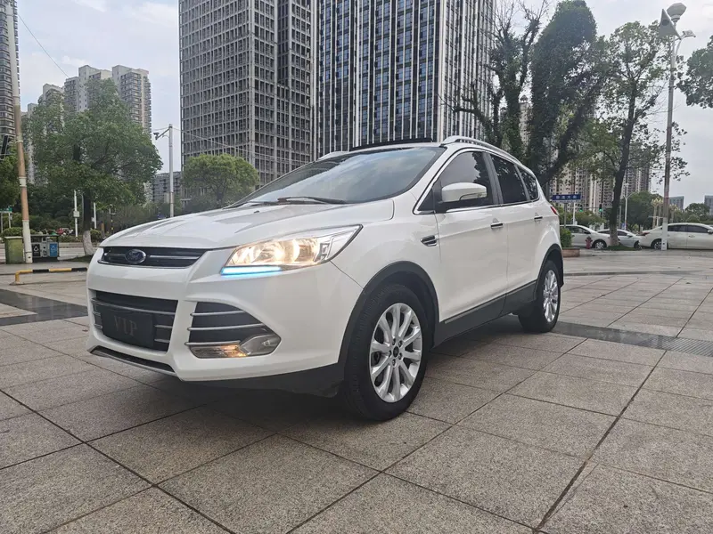 Ford Kuga — фото 1