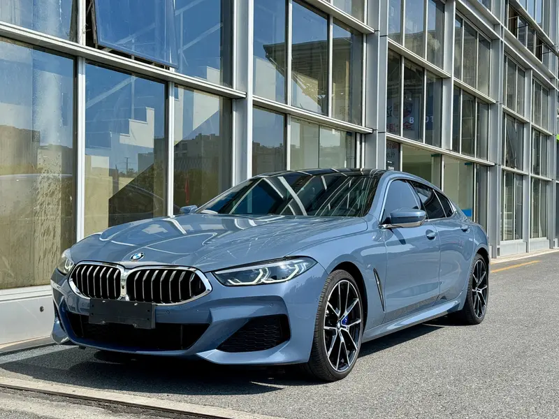 BMW 8 Series — фото 1