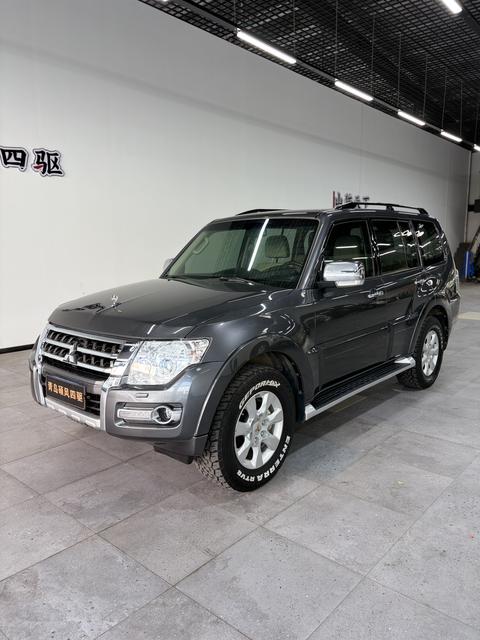 Mitsubishi Pajero (Import)