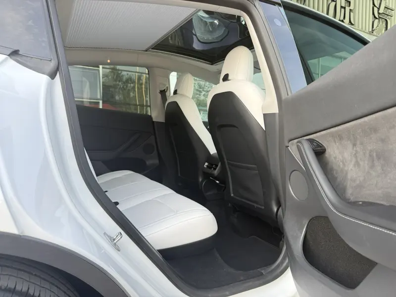 Tesla Model Y — фото 13