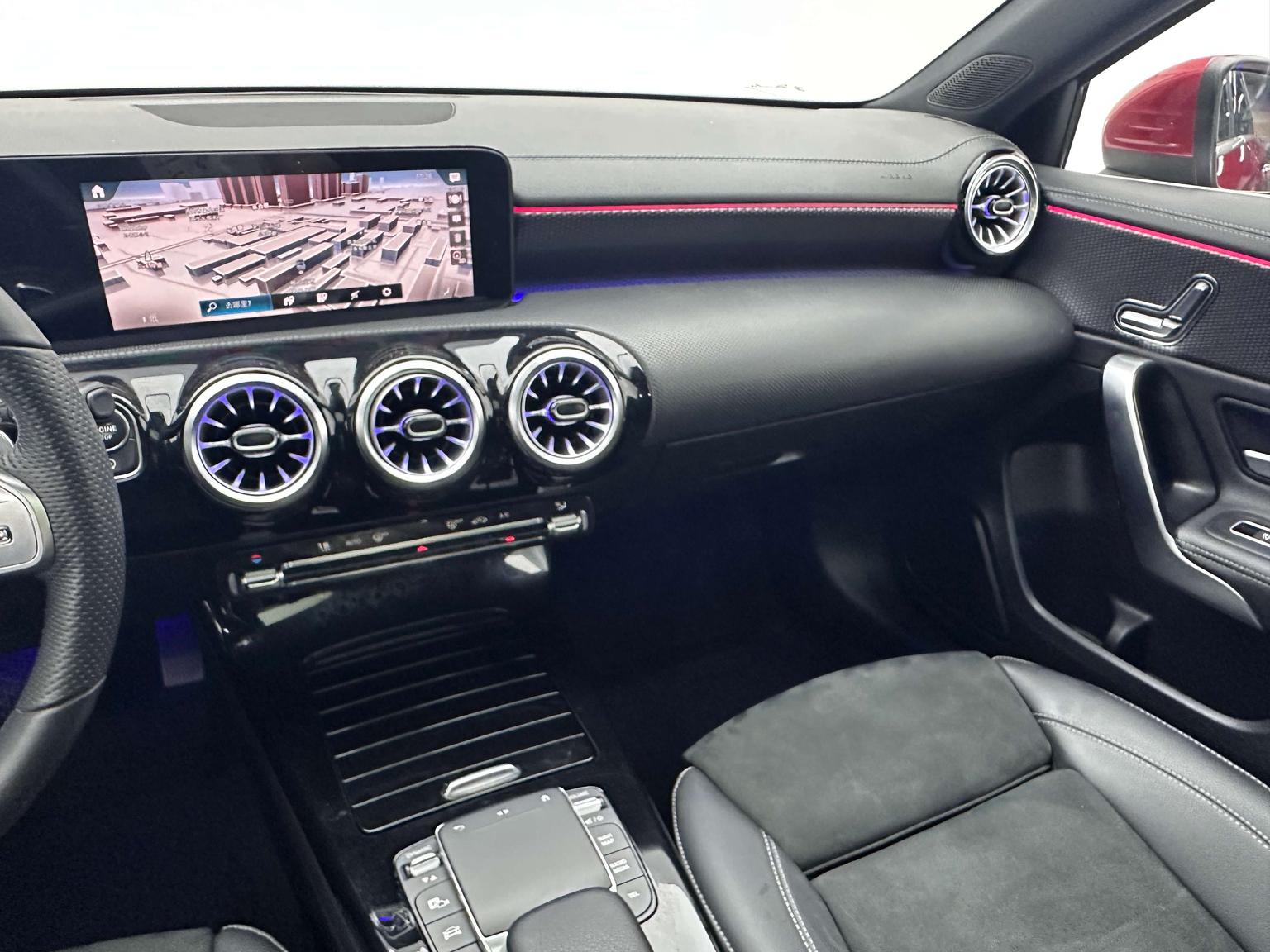 Mercedes-Benz A-Class: фотография 15 из 32