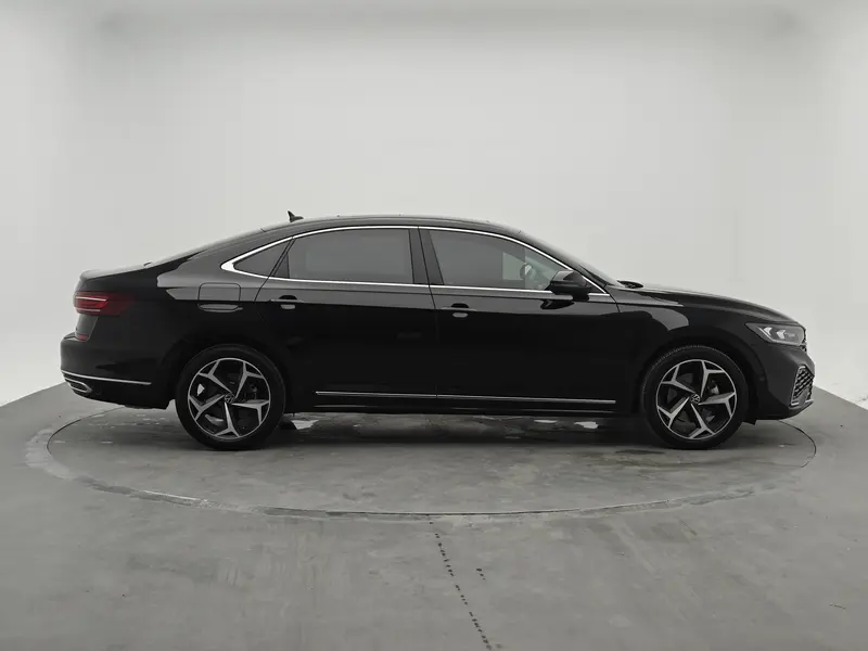 Volkswagen Passat — фото 8