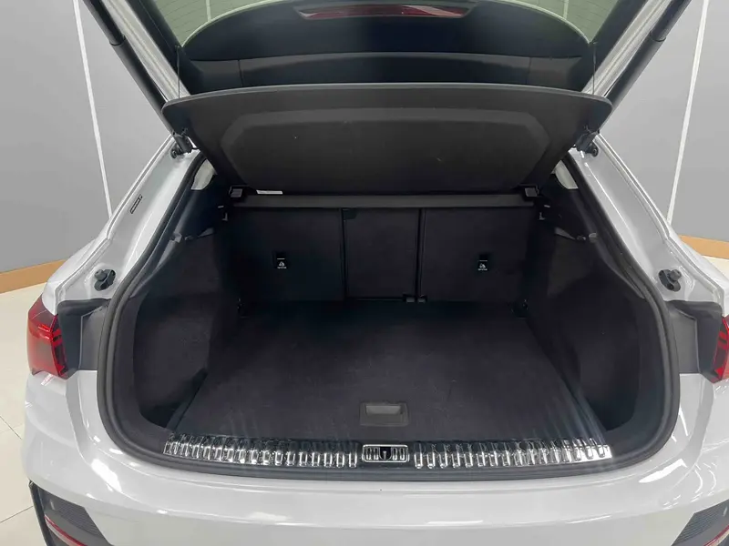 Audi Q3 Sportback — фото 12