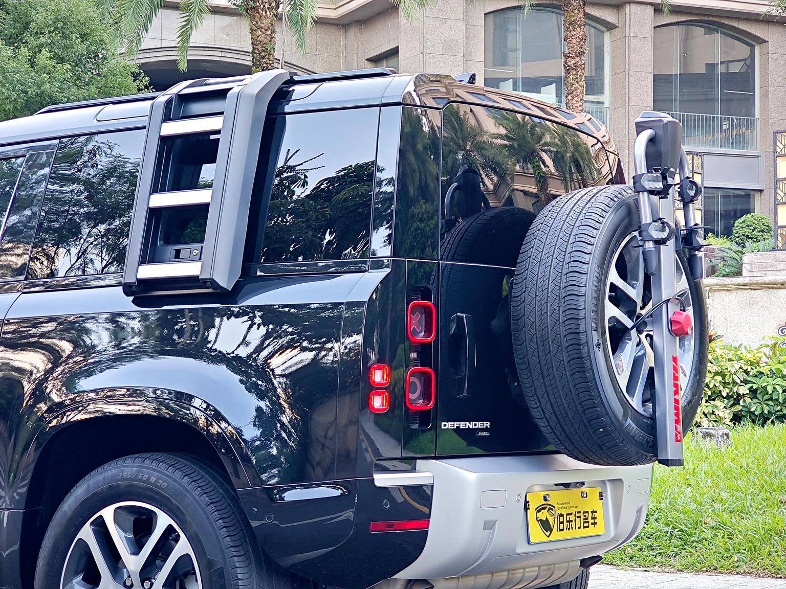Land Rover Defender: фотография 30 из 32