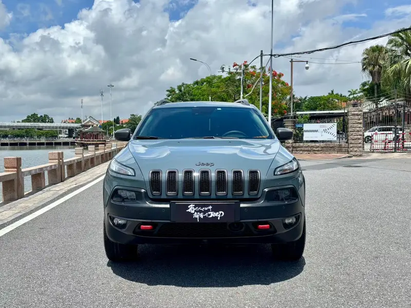 Jeep Cherokee — фото 2