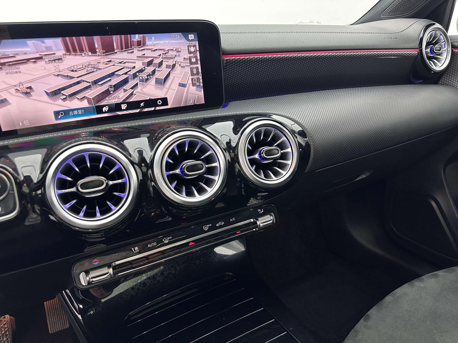 Mercedes-Benz A-Class: фотография 14 из 32