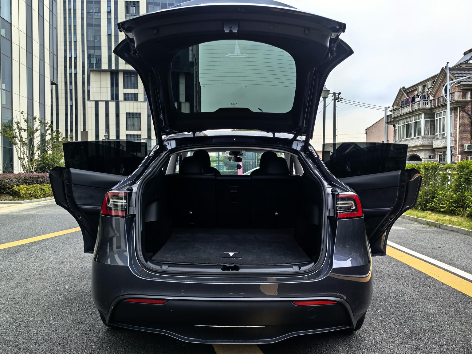 Tesla Model Y: фотография 18 из 18