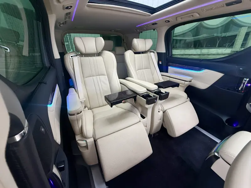 Toyota Alphard — фото 12