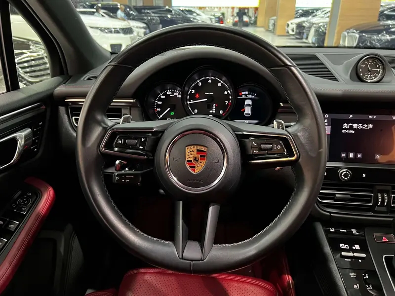 Porsche Macan 2.0 T — фото 7