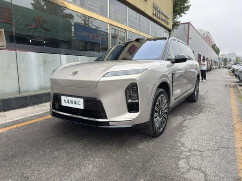 Nio ES8