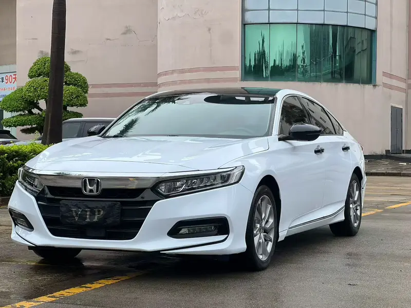 Honda Accord — фото 1