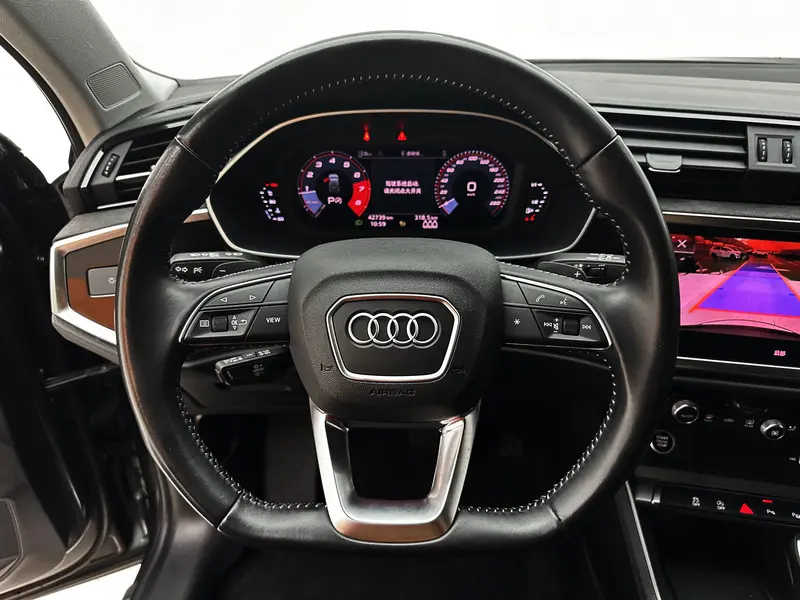 Audi Q3 — фото 11