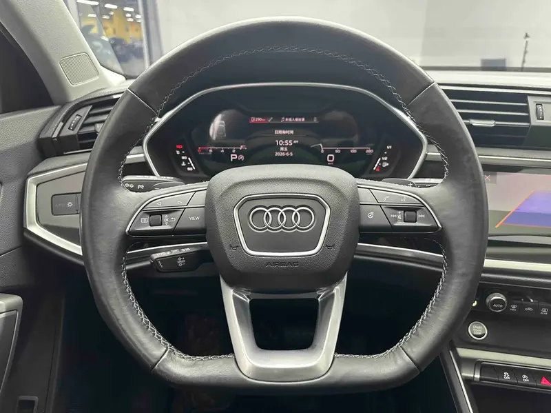 Audi Q3 — фото 11