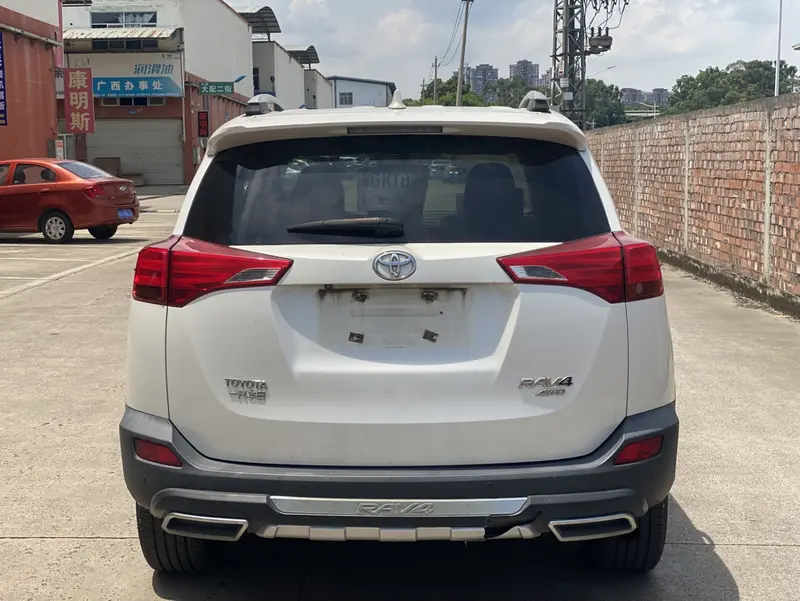 Toyota RAV4 — фото 5