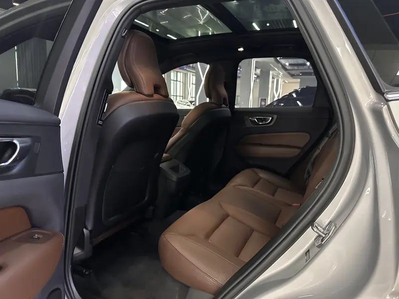 Volvo XC60 — фото 9