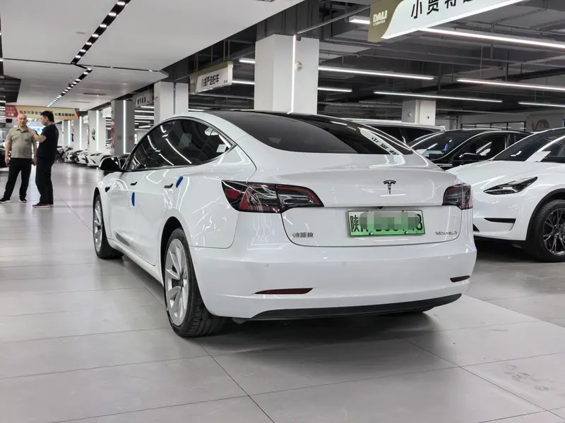 Tesla Model 3 — фото 4