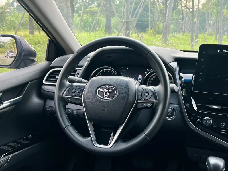 Toyota Camry — фото 12