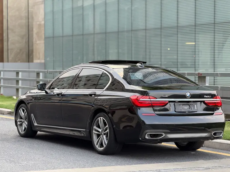 BMW 7 Series — фото 4