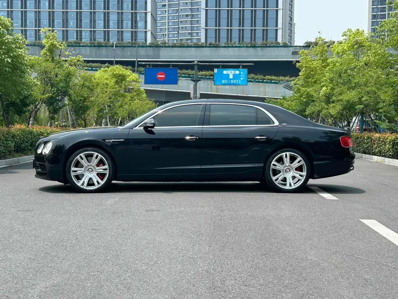 Bentley Flying Spur — фото 3