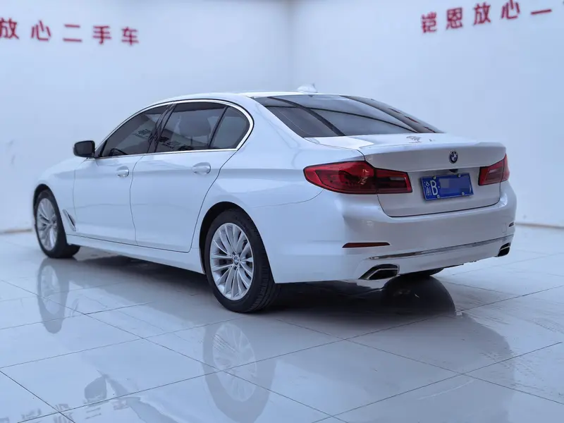 BMW 5 Series — фото 4