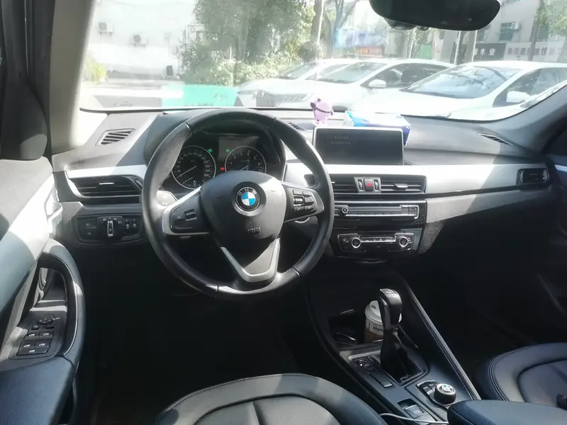 BMW X1 sDrive18Li стиль — фото 5