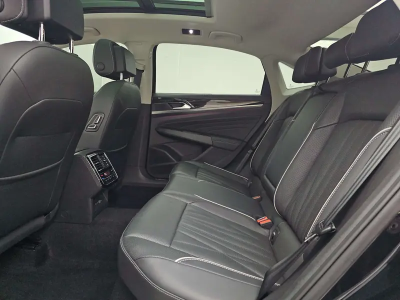 Volkswagen Passat 330 TSI Premium — фото 10