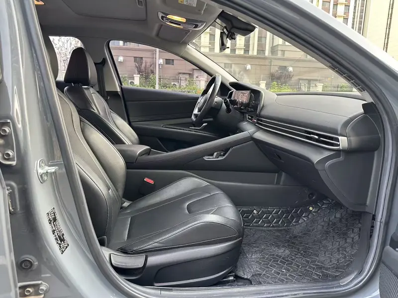 Hyundai 1.5 L CVT LUX Premium — фото 12