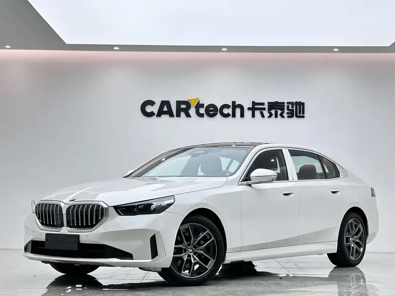 BMW 5 Series — фото 1