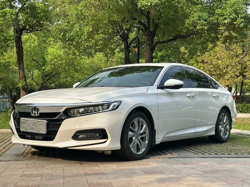 Honda Accord — фото 1