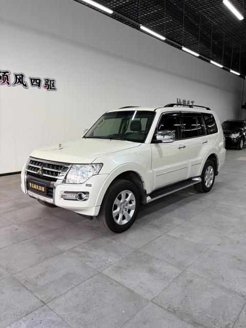 Mitsubishi Pajero (Import)