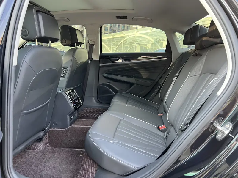 Volkswagen Passat — фото 16
