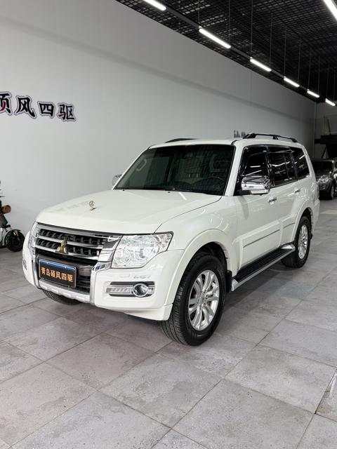 Mitsubishi Pajero (Import)