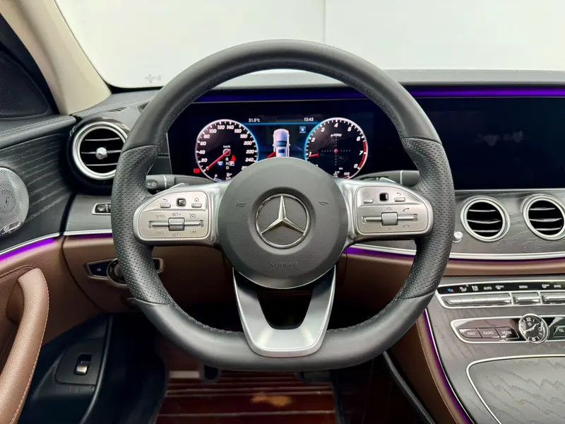 Mercedes-Benz E-Class E 300 L — фото 11