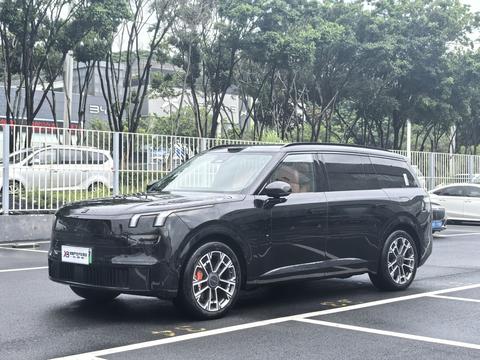 Lynk & Co 900