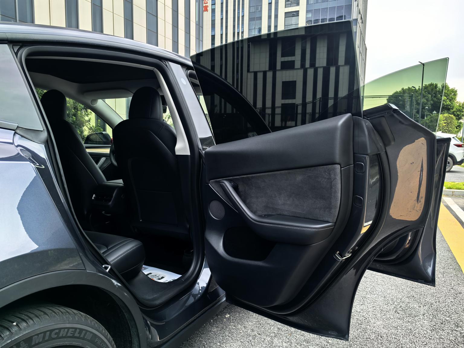 Tesla Model Y: фотография 12 из 18