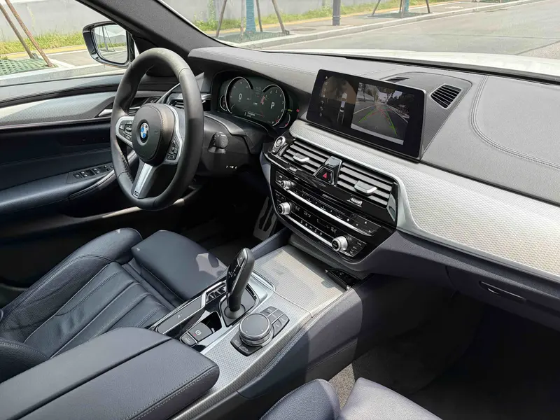BMW 5 Series — фото 5