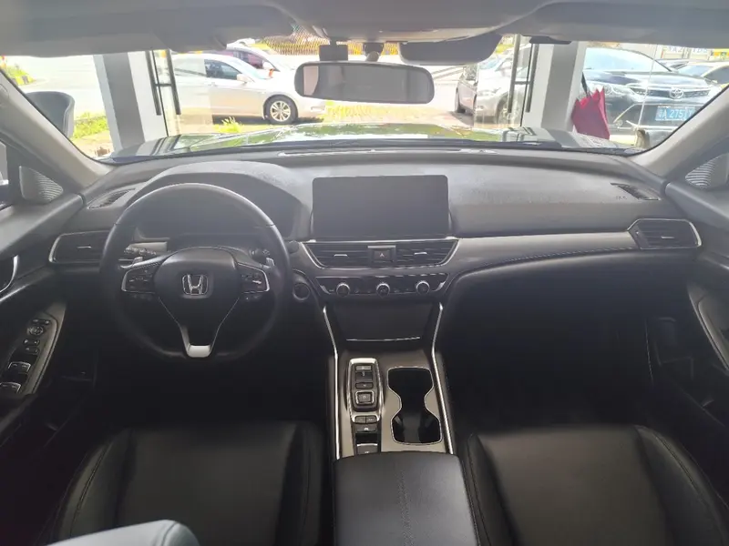 Honda Accord 2.0L — фото 7