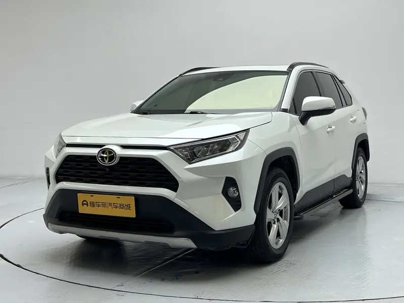 Toyota RAV4 — фото 1