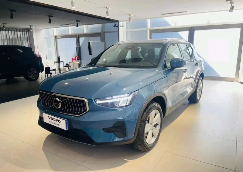 Volvo XC40 — фото 1