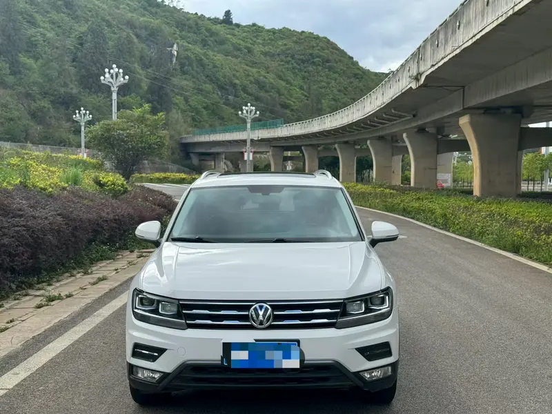 Volkswagen Tiguan L — фото 2