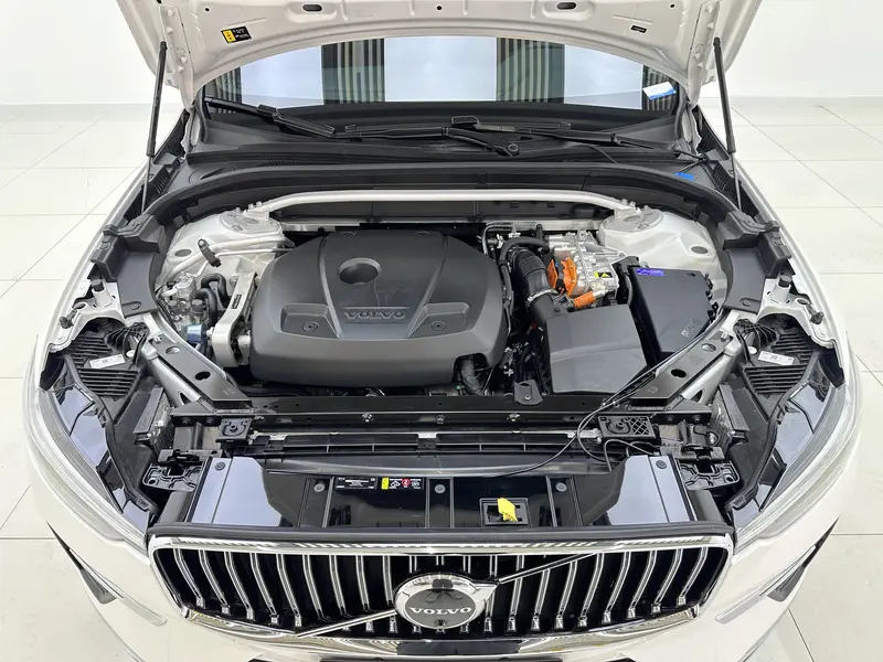 Volvo XC60 — фото 12
