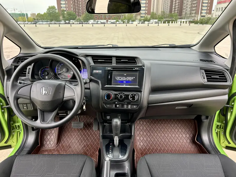 Honda Fit — фото 7