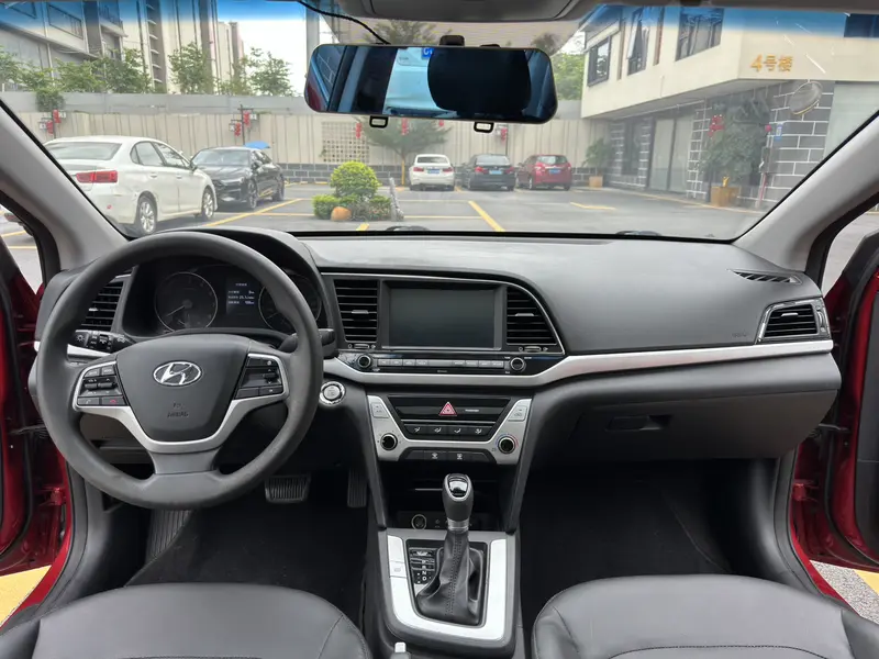 Hyundai Elantra — фото 7